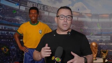 贝利雕像亮相里约，纪念2026世界杯